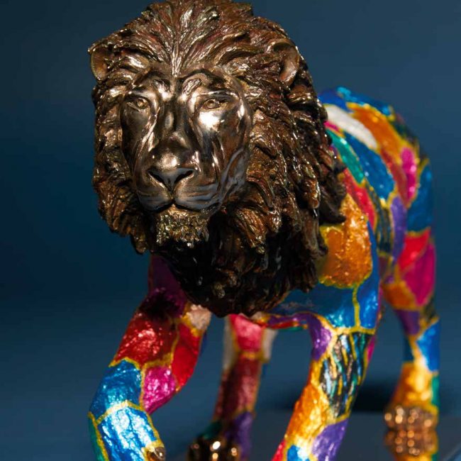 LE LION – Sculpture en bronze, colorée