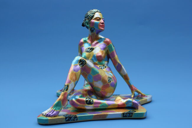 « AURORE », sculpture en résine, colorée